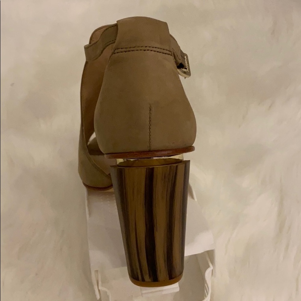 Shoes - Picture 2 of 7
